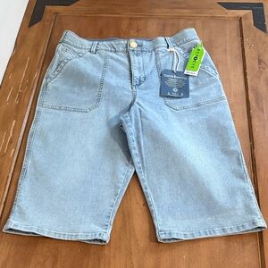 Democracy NWT High Rise Bermuda Light Wash Jean Shorts Size 14